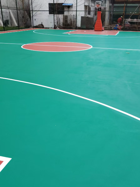 赤峰 球场长期使用易出现地面开裂